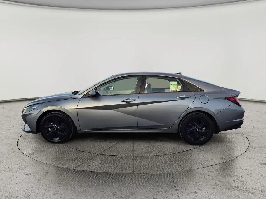 2023 Hyundai Elantra Smart 