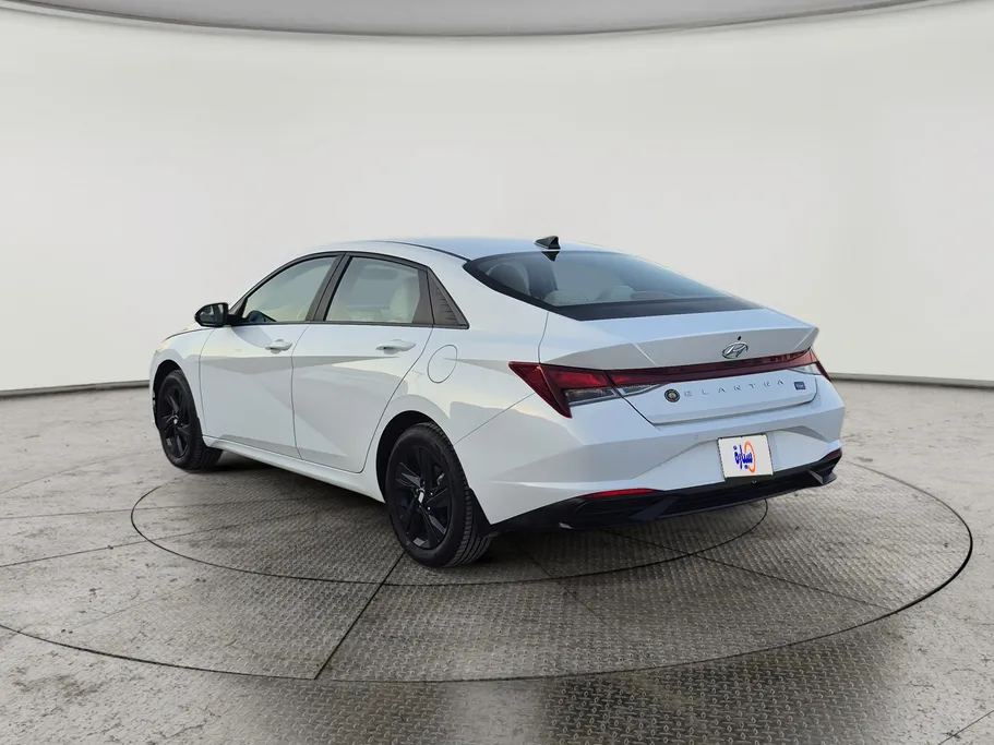 2023 Hyundai Elantra Smart 