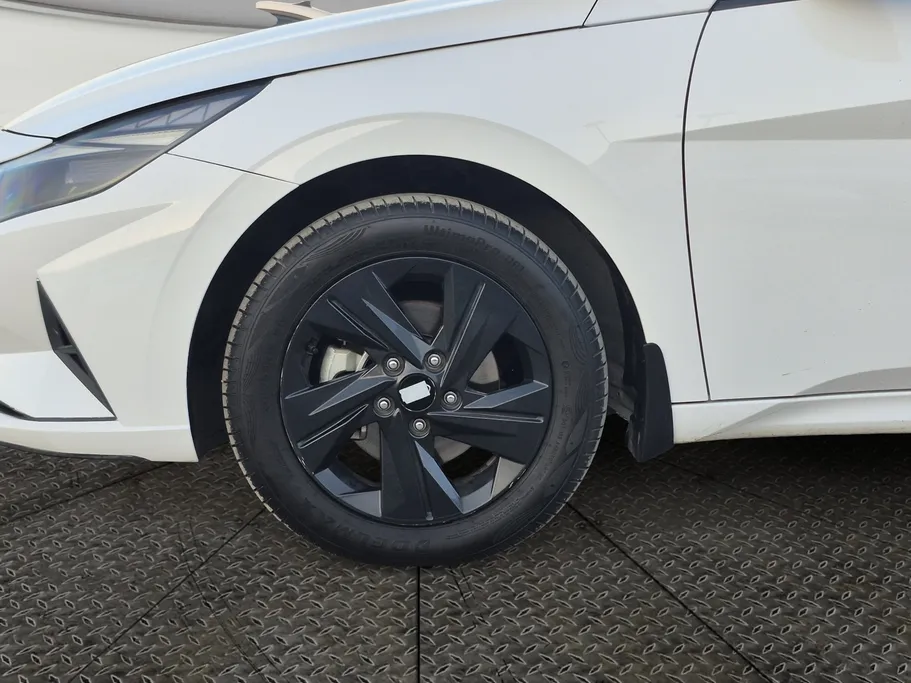 2023 Hyundai Elantra Smart 