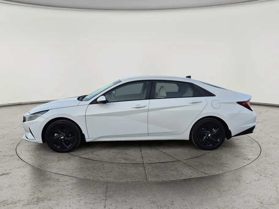 2023 Hyundai Elantra Smart 