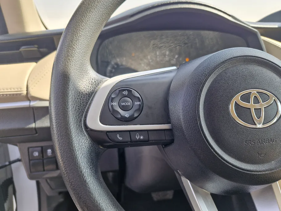 2023 Toyota Yaris  Y 
