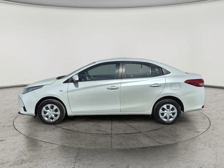 2022 Toyota Yaris  Y 
