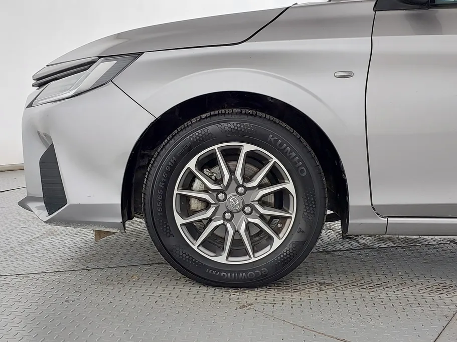 2023 Toyota Yaris  Y 