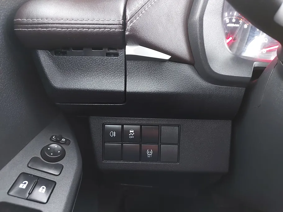 2023 Toyota Yaris  Y 