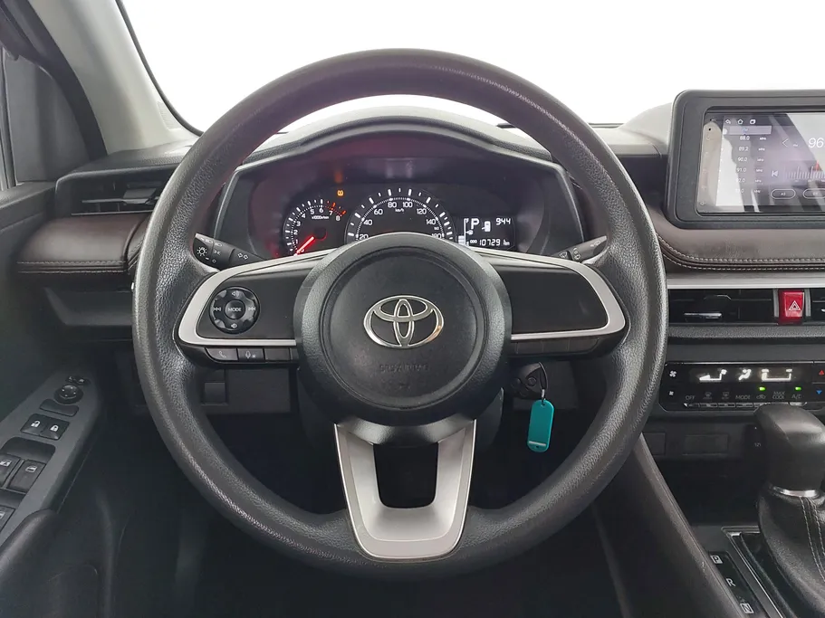 2023 Toyota Yaris  Y 