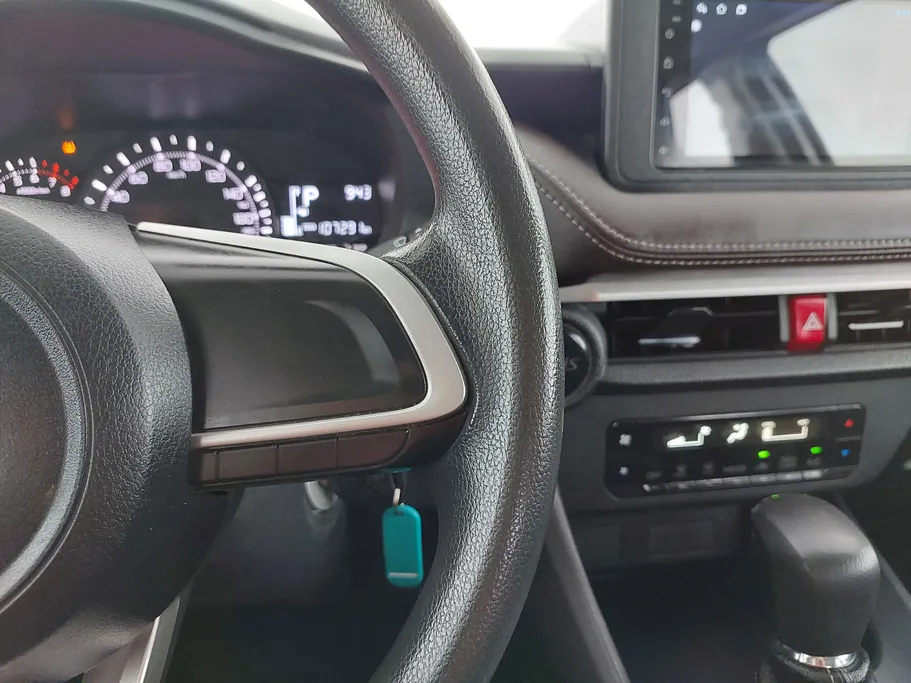 2023 Toyota Yaris  Y 