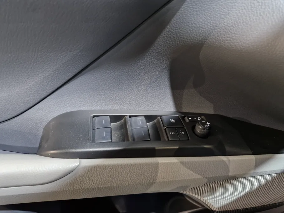2023 Toyota Camry  SE 