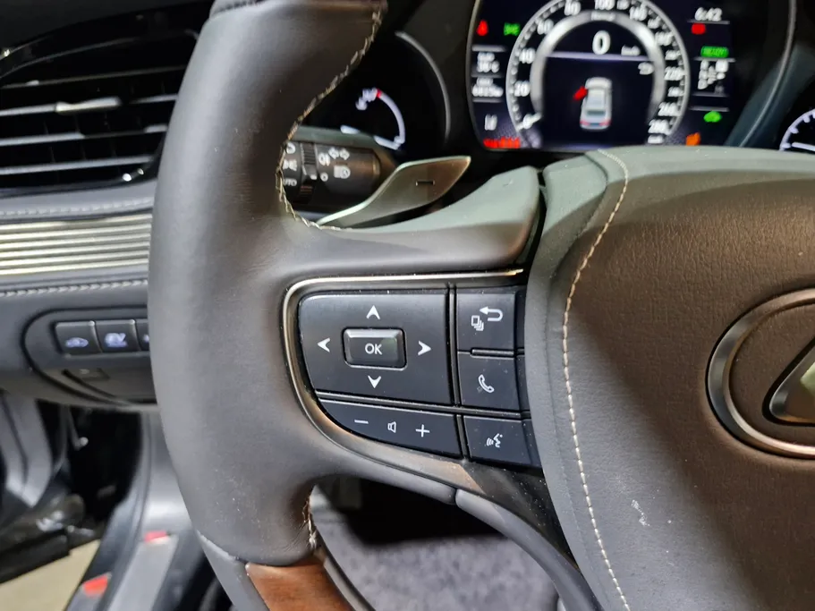 2023 Lexus LS 500 BH Hybrid 