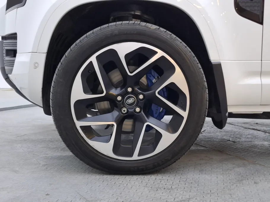 لاند روفر ديفندر HSE P400 2022 