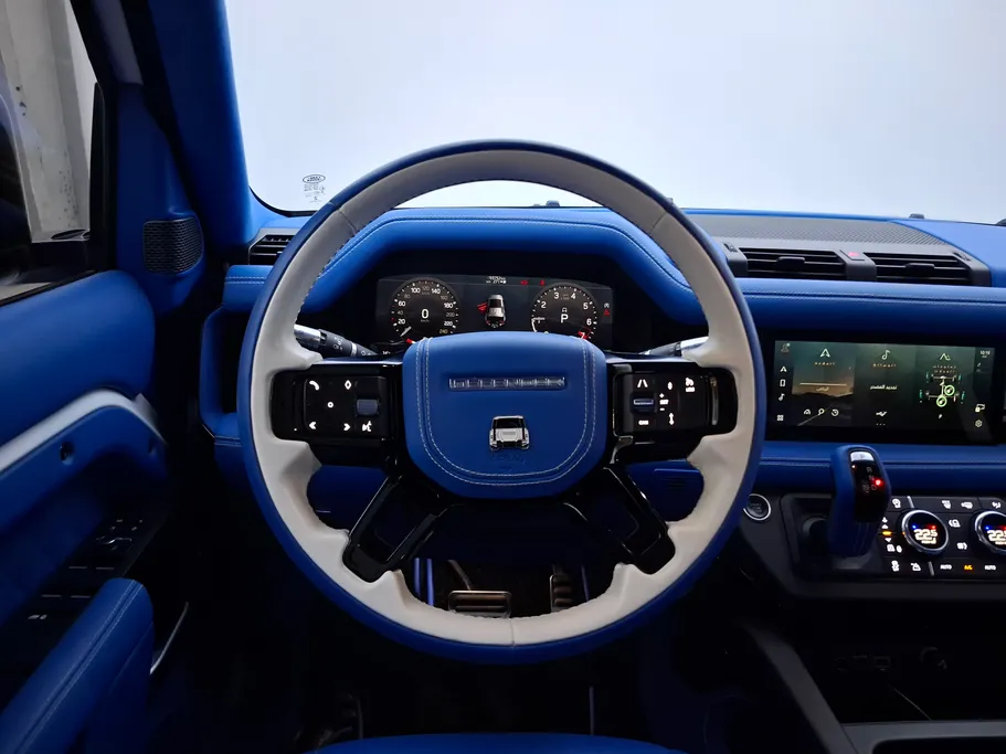 لاند روفر ديفندر HSE P400 2022 