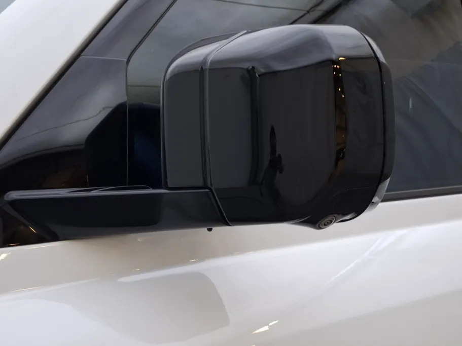 لاند روفر ديفندر HSE P400 2022 