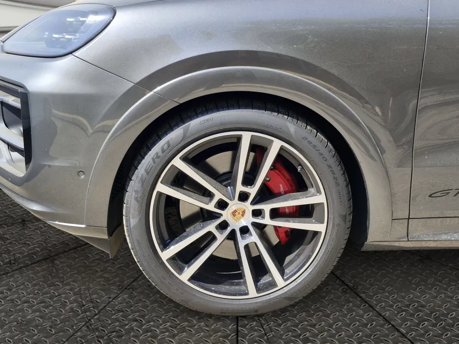 2025 Porsche Cayenne GTS 