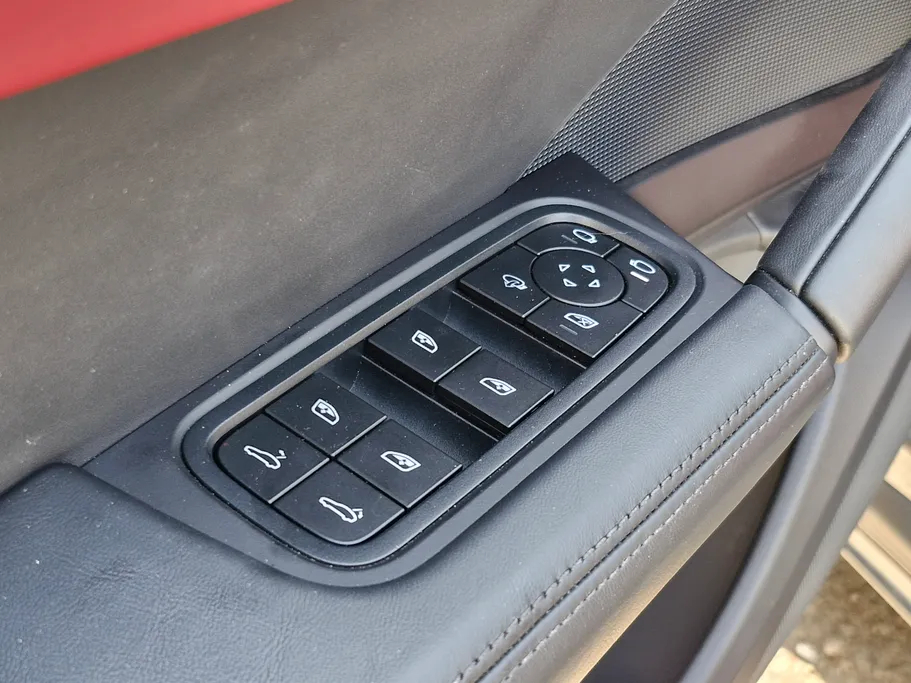 2025 Porsche Cayenne GTS 