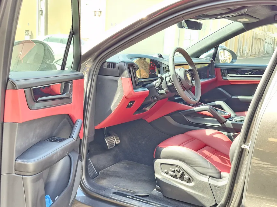 2025 Porsche Cayenne GTS 