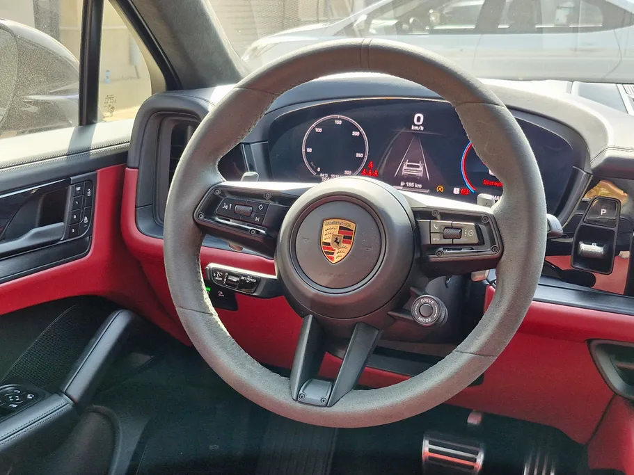 2025 Porsche Cayenne GTS 