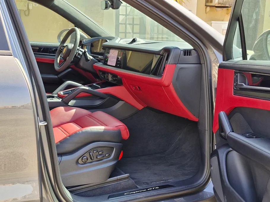 2025 Porsche Cayenne GTS 