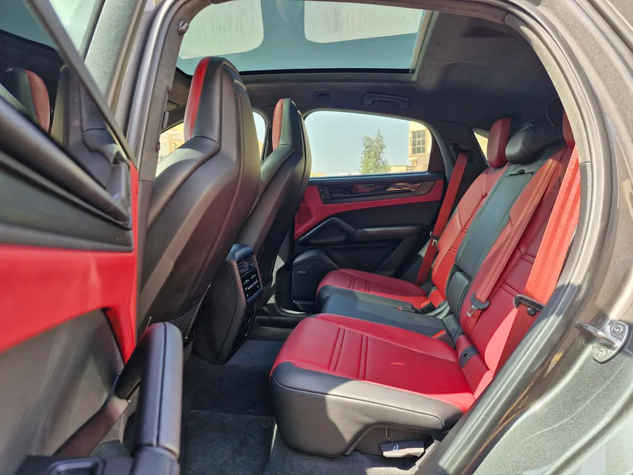 2025 Porsche Cayenne GTS 