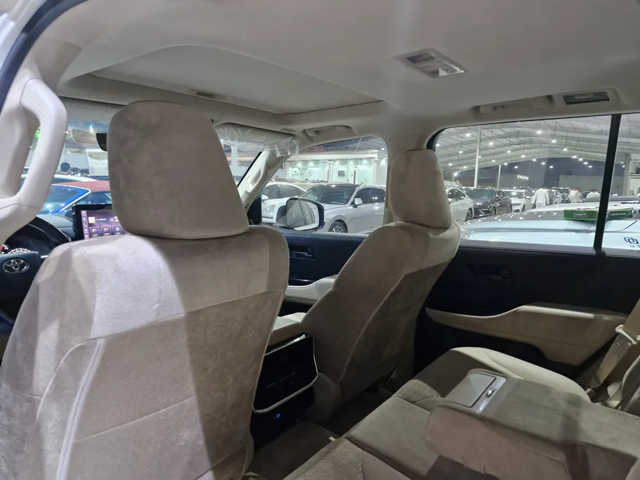 2023 Toyota Land Cruiser GXR3