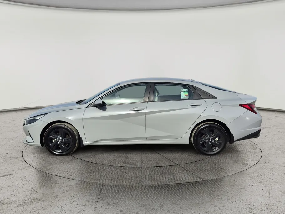 2023 Hyundai Elantra Smart 