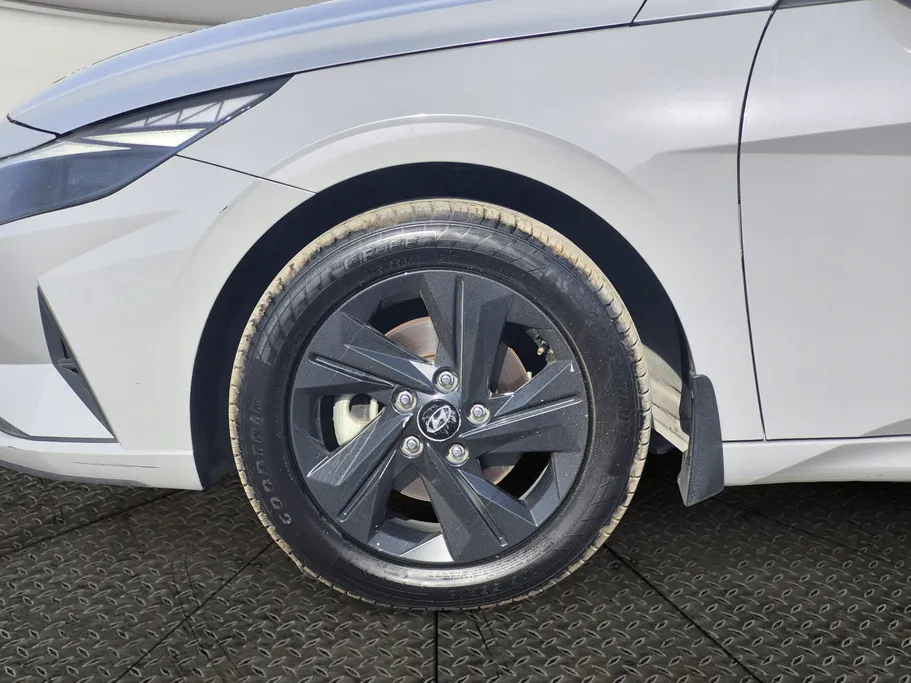 2023 Hyundai Elantra Smart 