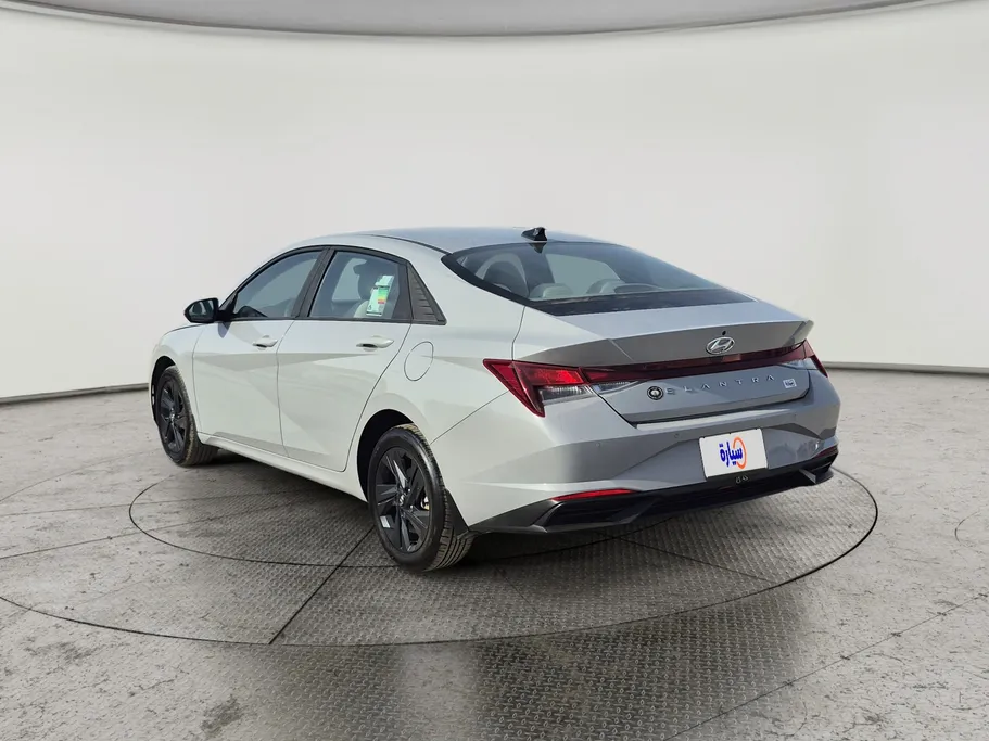 2023 Hyundai Elantra Smart 