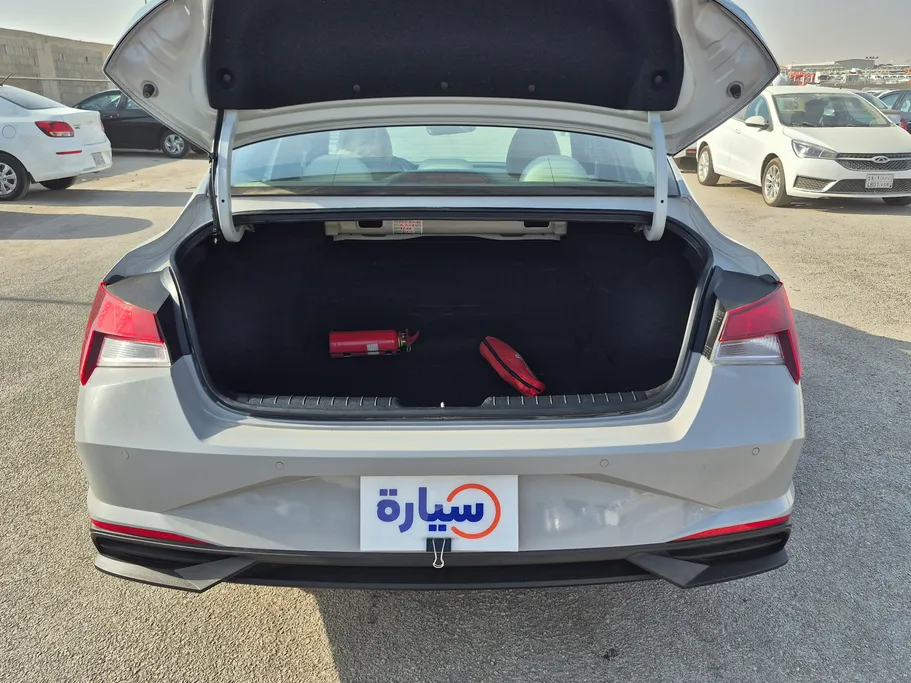 2023 Hyundai Elantra Smart 
