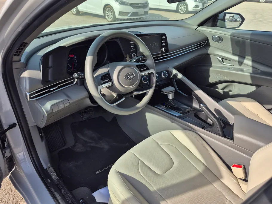 2023 Hyundai Elantra Smart 
