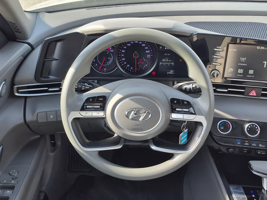 2023 Hyundai Elantra Smart 