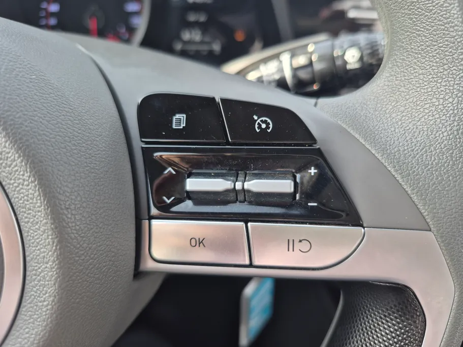 2023 Hyundai Elantra Smart 