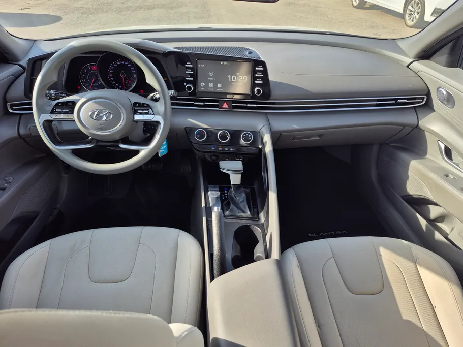 2023 Hyundai Elantra Smart 