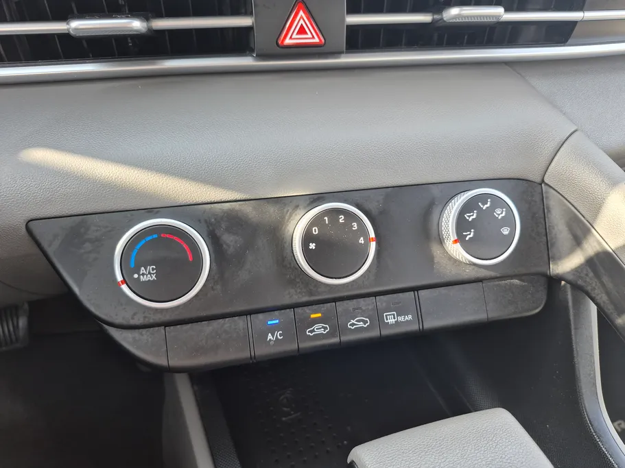 2023 Hyundai Elantra Smart 