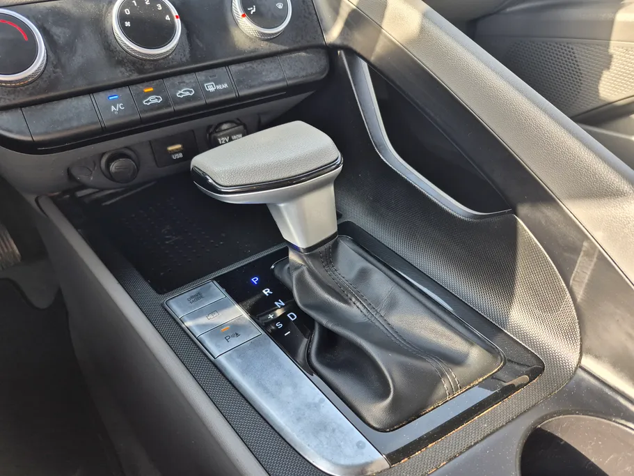 2023 Hyundai Elantra Smart 