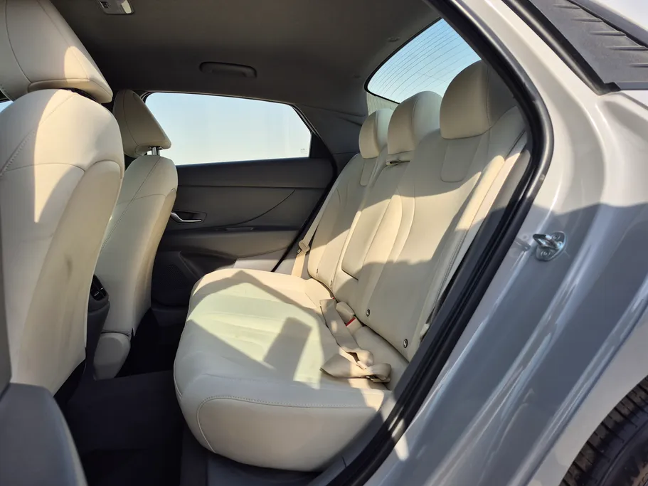 2023 Hyundai Elantra Smart 