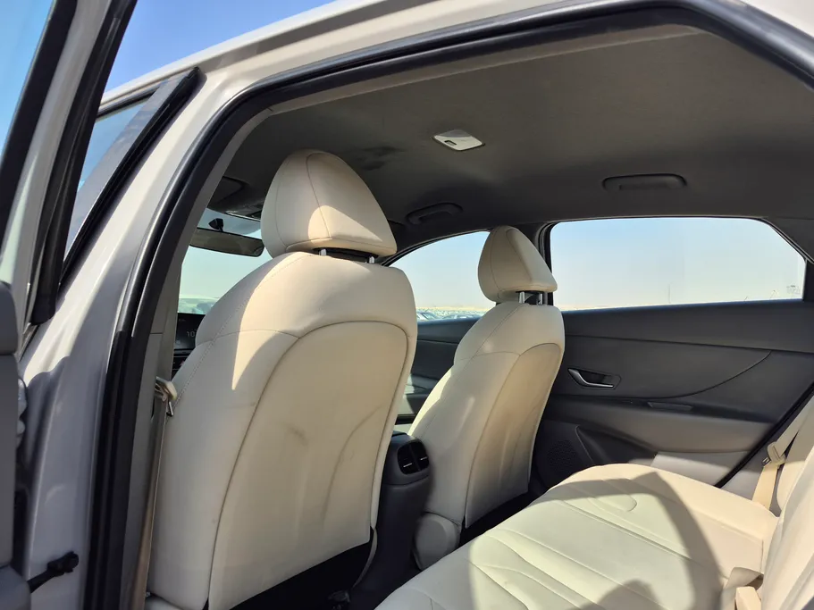 2023 Hyundai Elantra Smart 