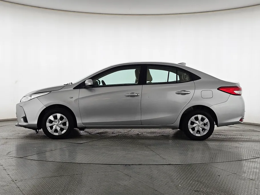 2022 Toyota Yaris  Y 
