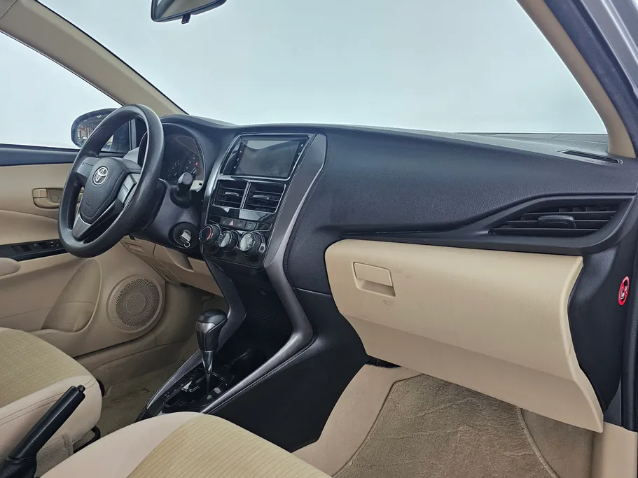 2022 Toyota Yaris  Y 