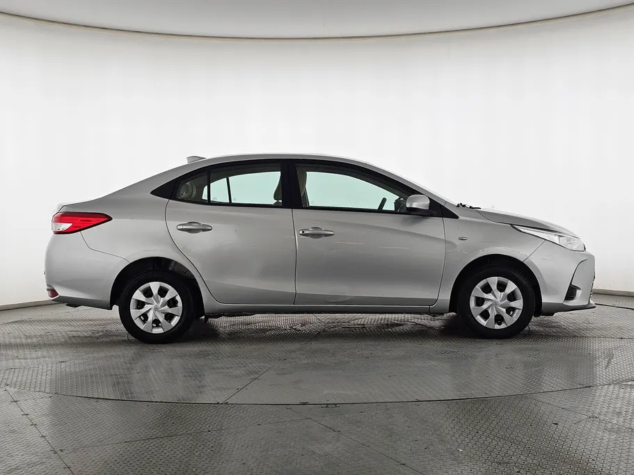 2022 Toyota Yaris  Y 