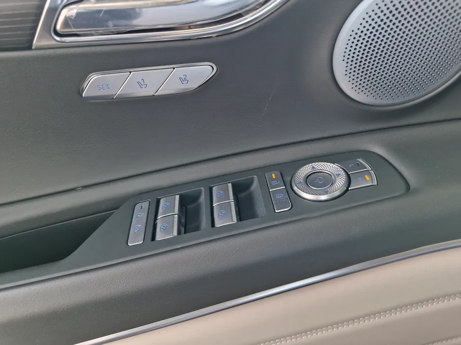 2025 Genesis GV80 Prestige 