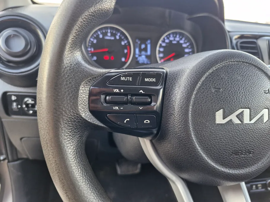 2022 Kia Pegas LX 