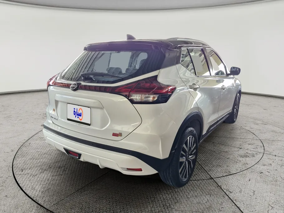 2023 Nissan Kicks SL 