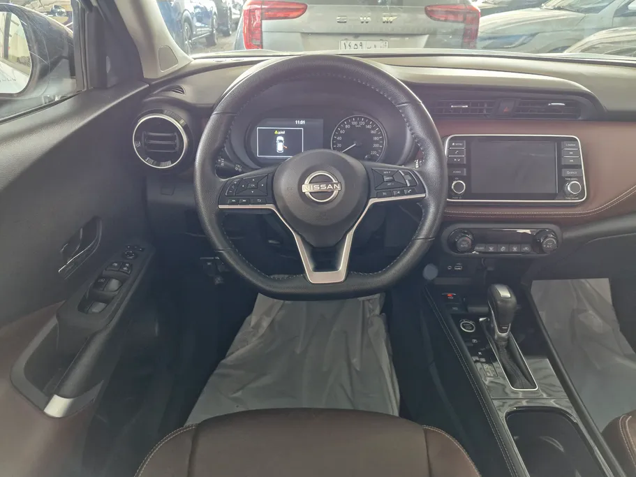 2023 Nissan Kicks SL 