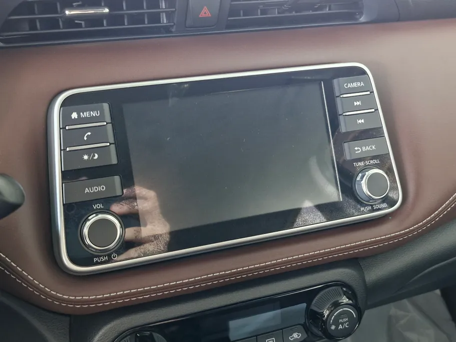2023 Nissan Kicks SL 