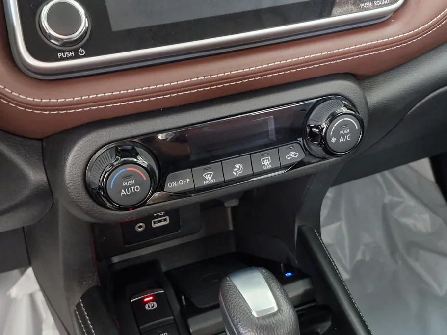 2023 Nissan Kicks SL 