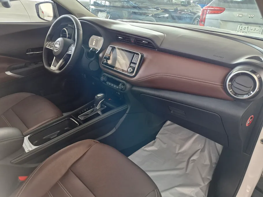 2023 Nissan Kicks SL 