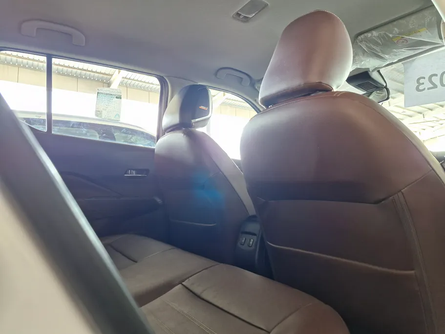 2023 Nissan Kicks SL 
