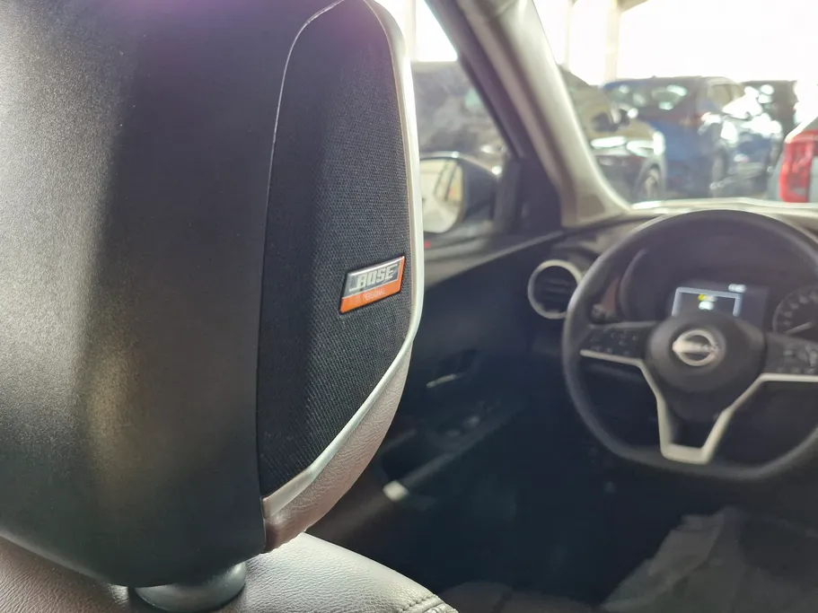 2023 Nissan Kicks SL 