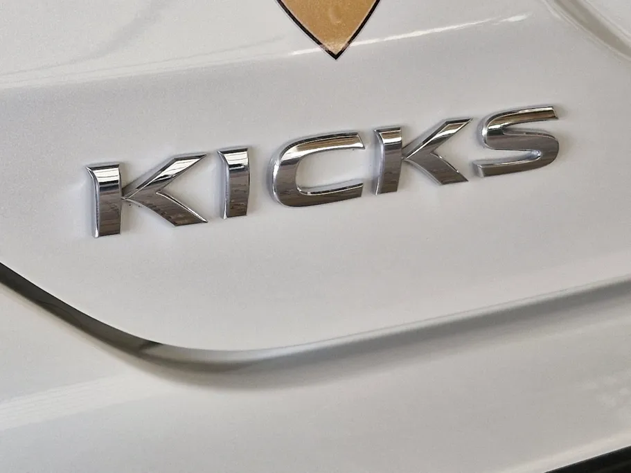 2023 Nissan Kicks SL 