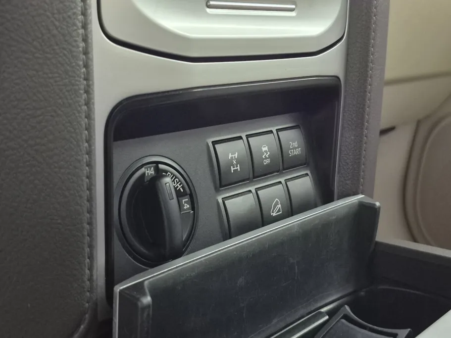 2023 Toyota Prado TXL