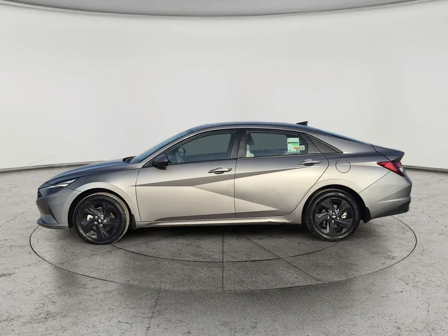 2023 Hyundai Elantra Smart 