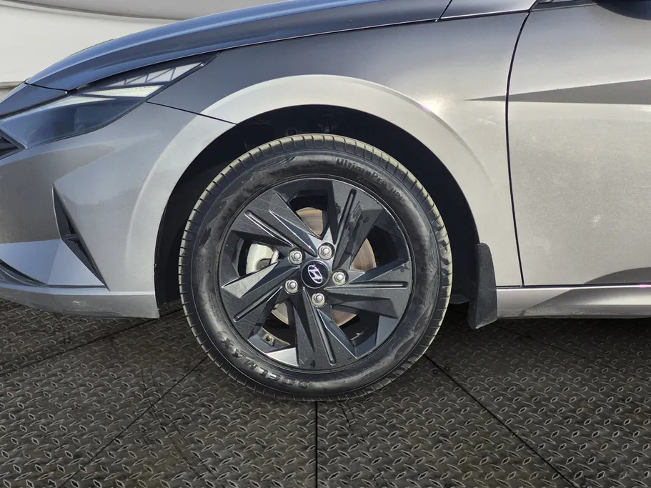 2023 Hyundai Elantra Smart 